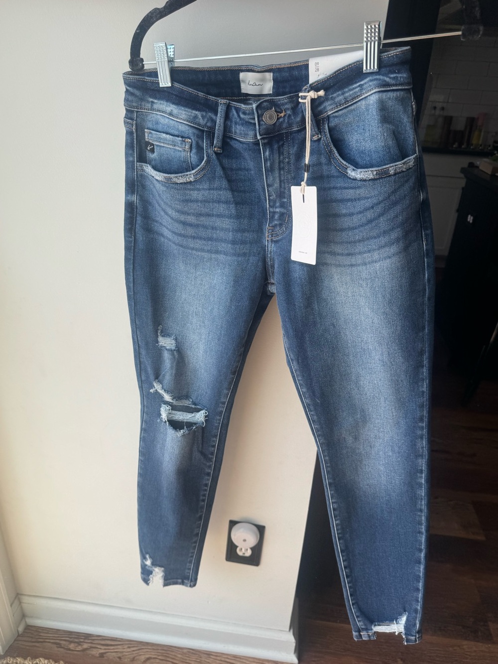 Kancan distressed women’s skinny jeans size 9/28 new
